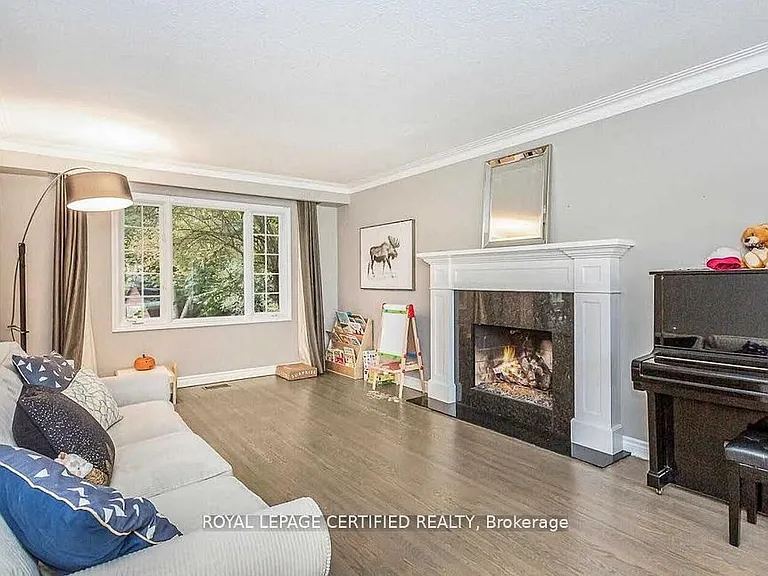 1466 Seagram Ave — Photo 4