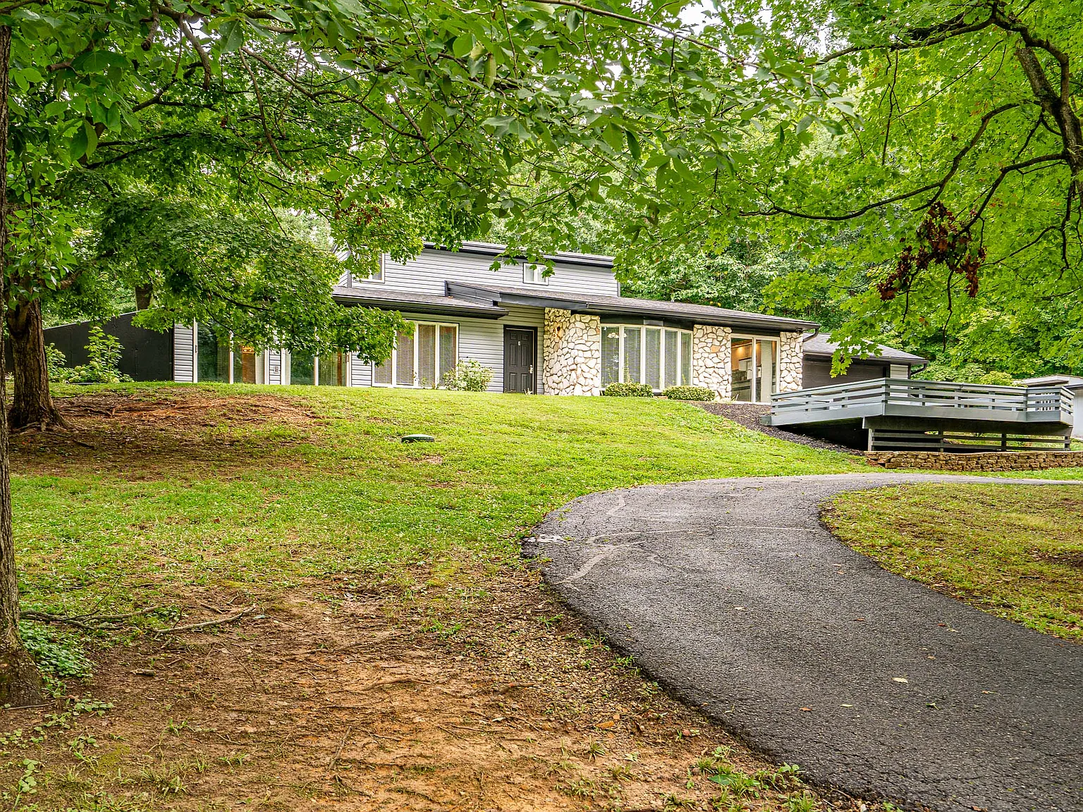 3 bed, 2032 sqft, $2,850 — Photo 2