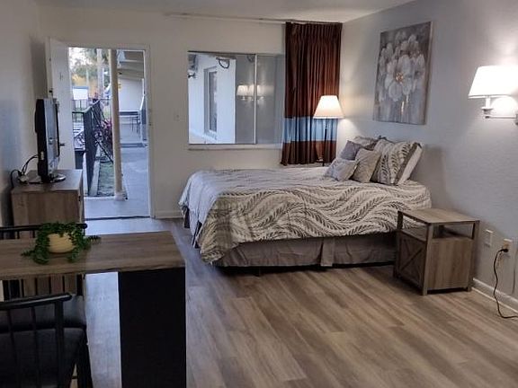 2nd image of 1815 W Vine St #50387062a