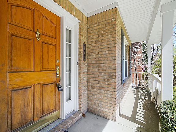 5th image of 2566 Villa Ln