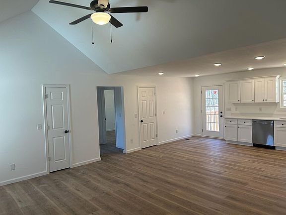 4th image of 825 Bridges Rd