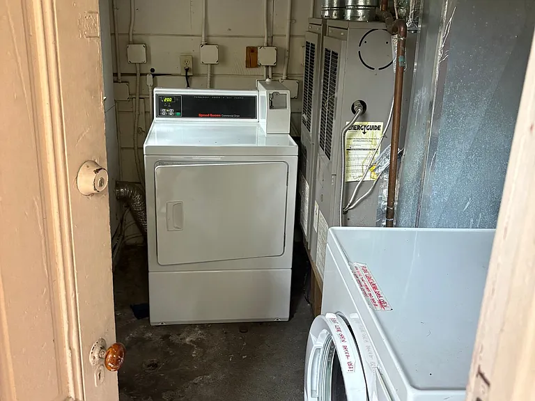 1712 F St #4 — Photo 9