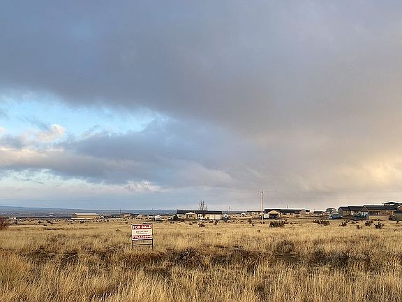 3rd image of 1822 E Jerrian Ln