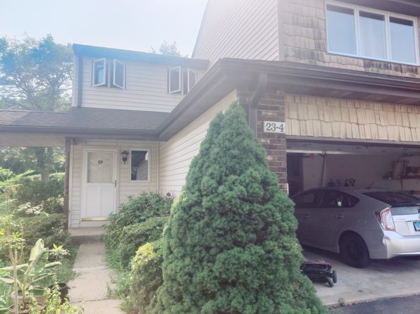 23 Arthur Dr #4