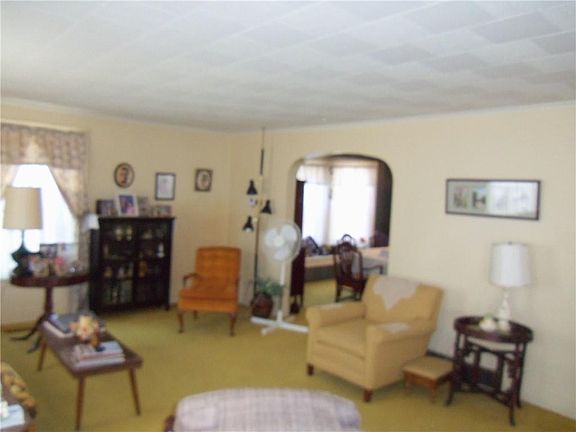 3rd image of 136 Railroad Ave