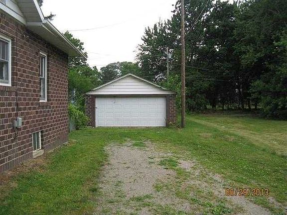 2nd image of 729 Buckley St