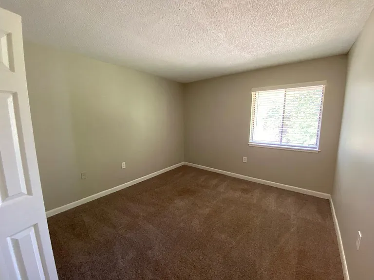 Gleneagle Apartment Homes — Photo 64