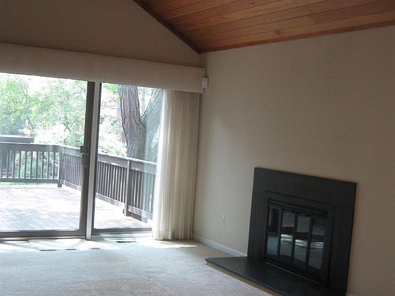 5th image of 13 Haverhill Ct