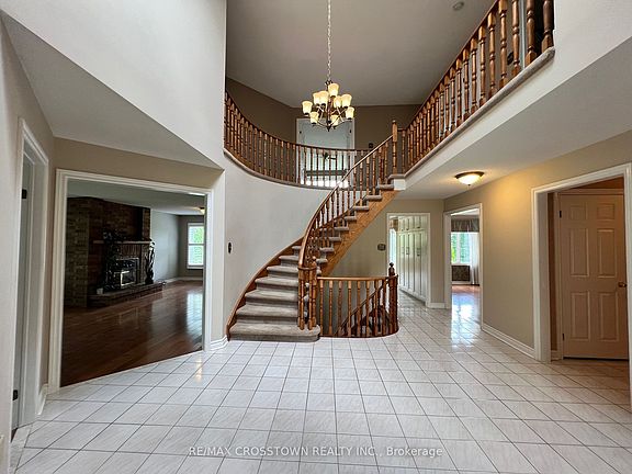 3rd image of 15 Dobson Ct