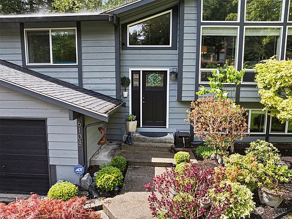 3rd image of 6108 41st Avenue E