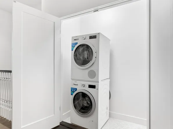 105 Manhattan Avenue image 8 of 20