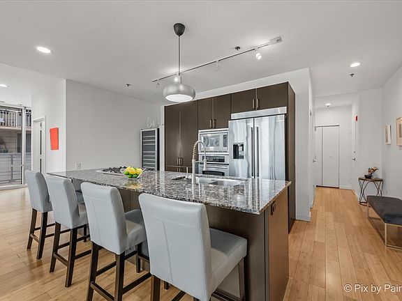 5th image of 653 N Kingsbury St APT 706