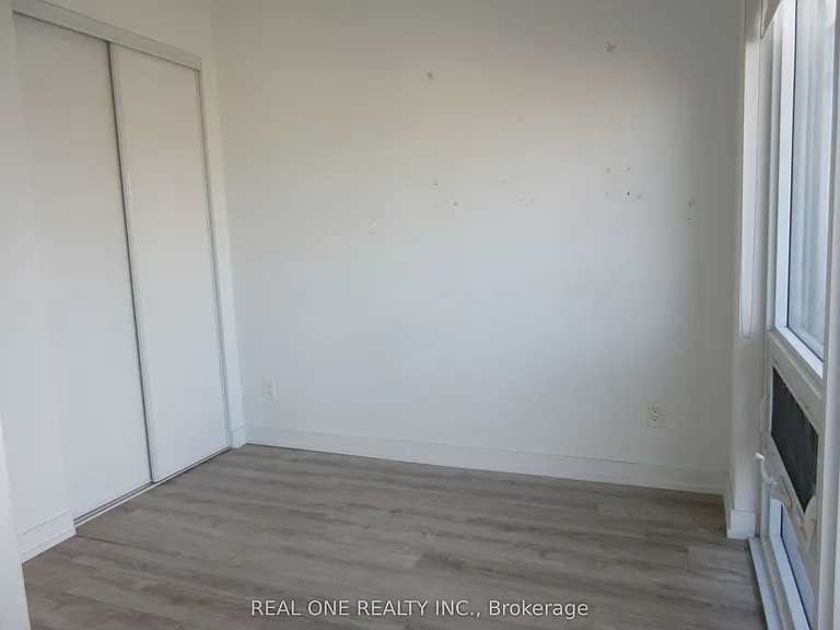 28 Wellesley St E #2207 — Photo 13