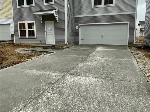 556 Auld Farm Cir, Akron, OH 44320