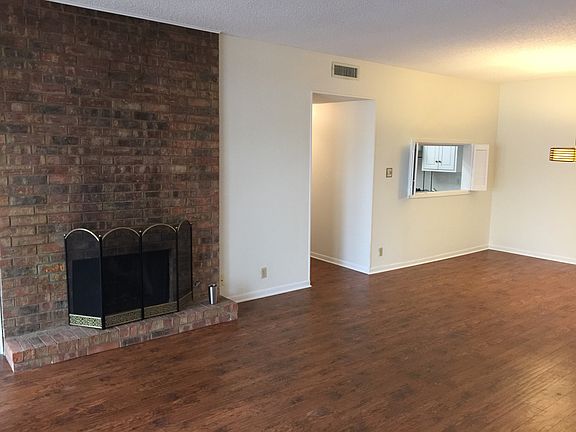Living room (fire place)