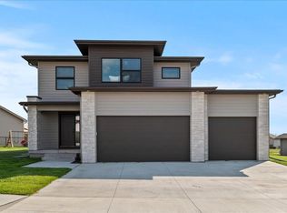 202 Augusta Dr, Treynor, IA 51575