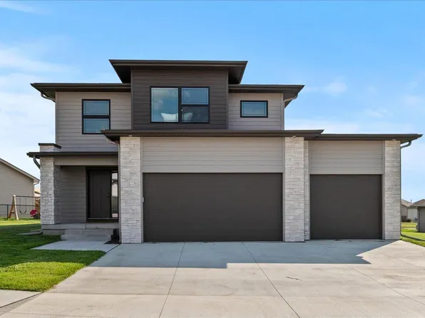 202 Augusta Dr, Treynor, IA 51575