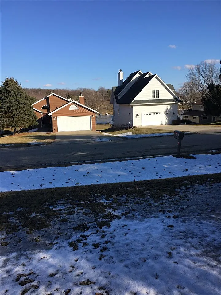 2335 Breckenboro Dr photo 1