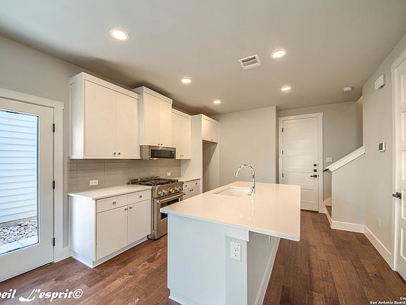 5th image of 311 BLDNG10 E Evergreen