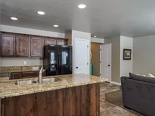 1056 W 2050 S Photo 1