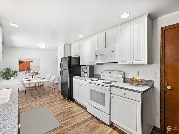 3rd image of 5001 79th Avenue Ct E #B