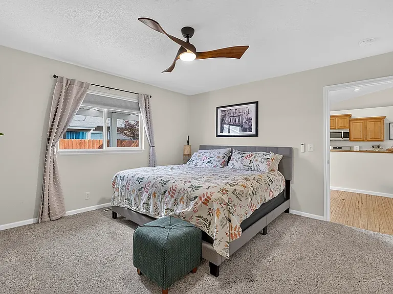 8106 W Penny Ln — Photo 22