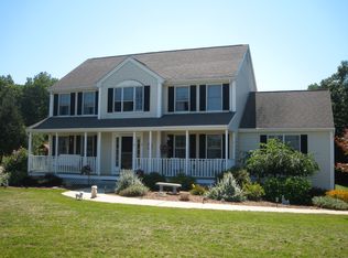 8 Beaver Pond Rd, Bellingham, MA 02019