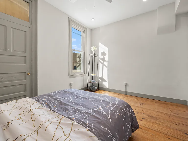 1628 Walnut St #2 — Photo 5