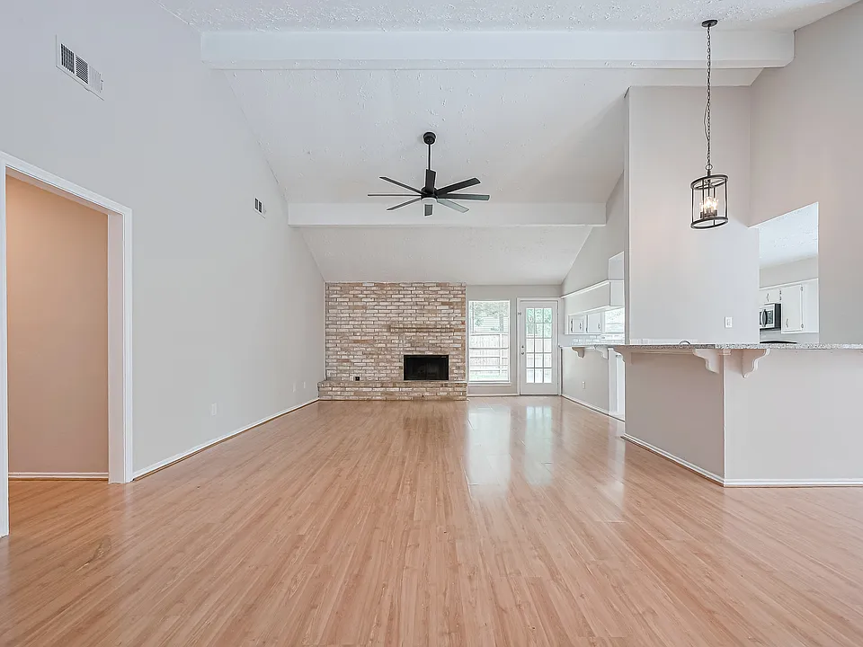 2606 Lexington Woods Dr