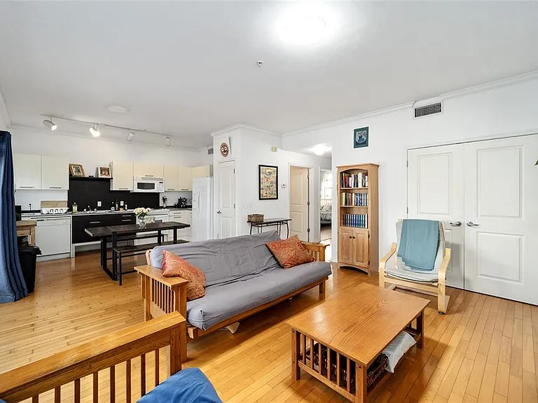 20 SW 6th St #204 — Photo 14