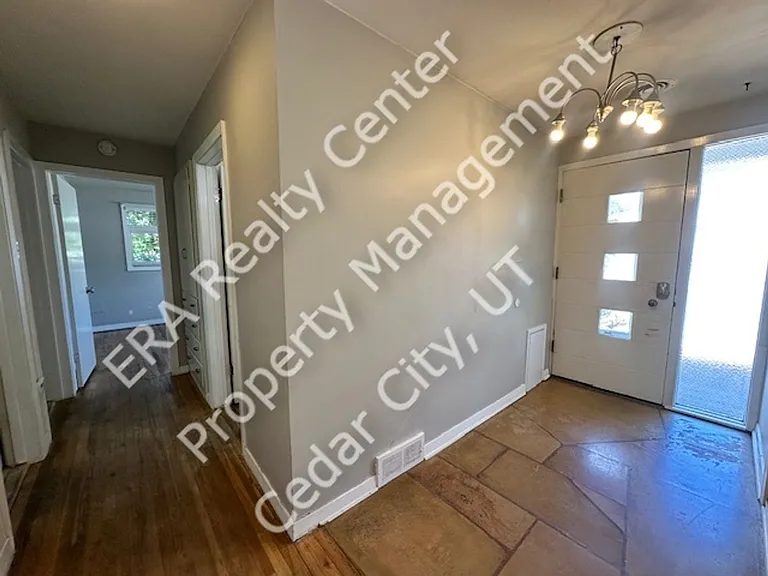 294 S Dewey Ave — Photo 10