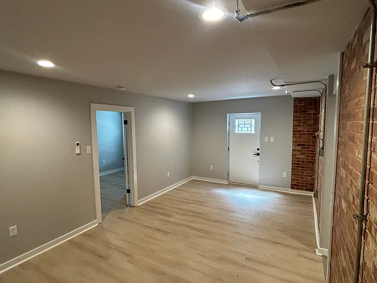 1311 W 2nd St #C — Photo 6