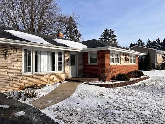 4th image of 20W150 Pleasantdale Dr