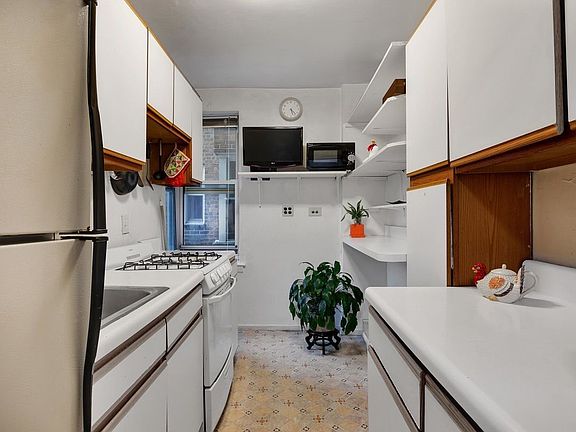 4th image of 3315 81st St APT 4E