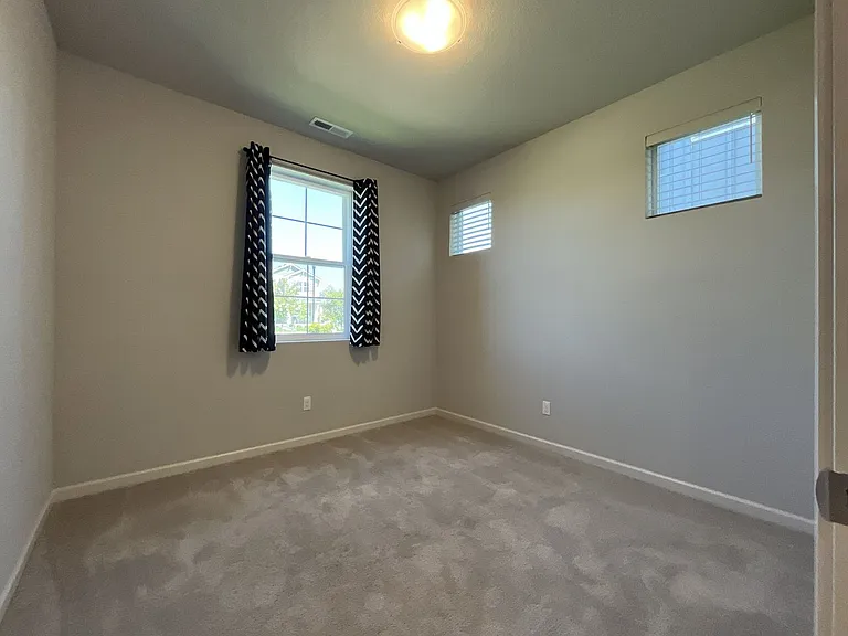 31530 NW Yorkshire St — Photo 35