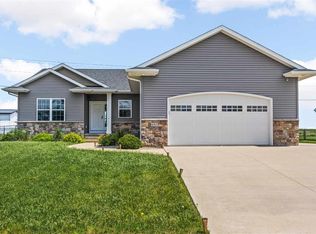 6313 Hoover Trail Rd SW, Cedar Rapids, IA 52404
