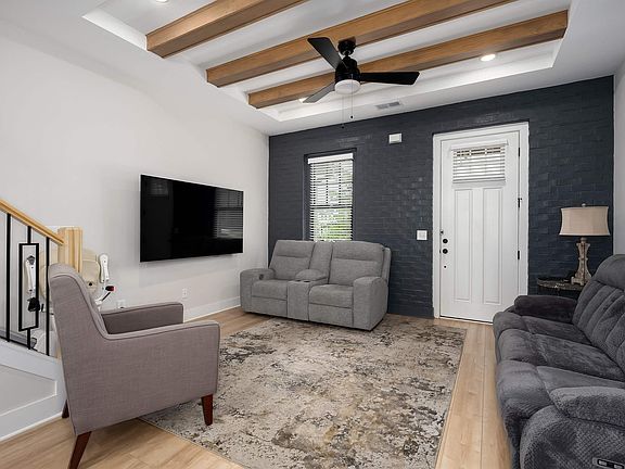 4th image of 1104 Windsor Sq
