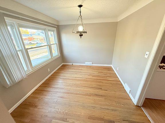 5th image of 1565 Lincoln Ave