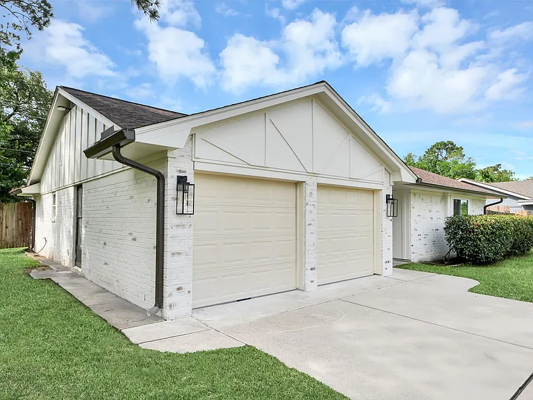 7403 Shady Arbor Ln — Photo 4