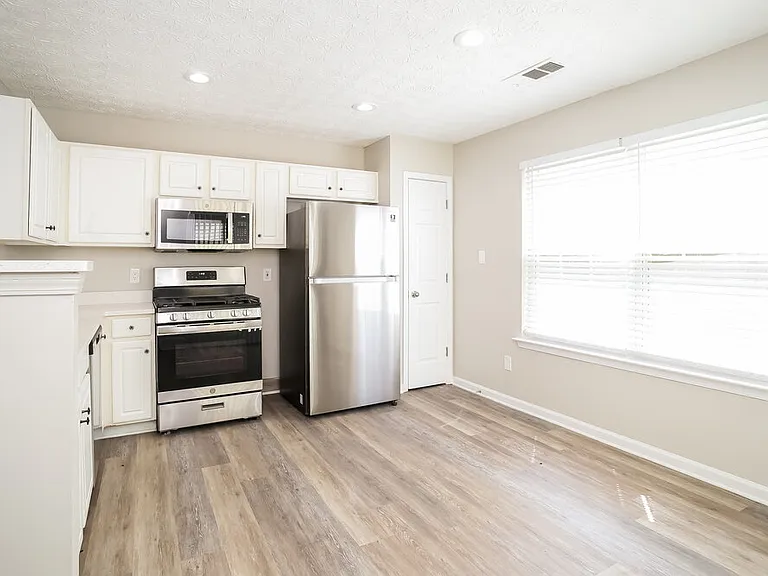 136 Oak Grove Pl — Photo 6