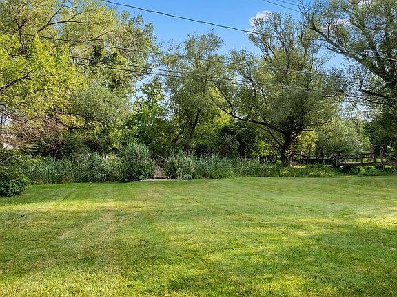 3rd image of 35 Lehn Springs Dr