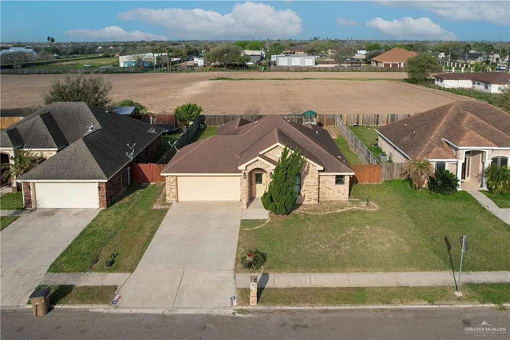 3 bed, 2.0 bath, 1404 sqft, $1,700 — Photo 4