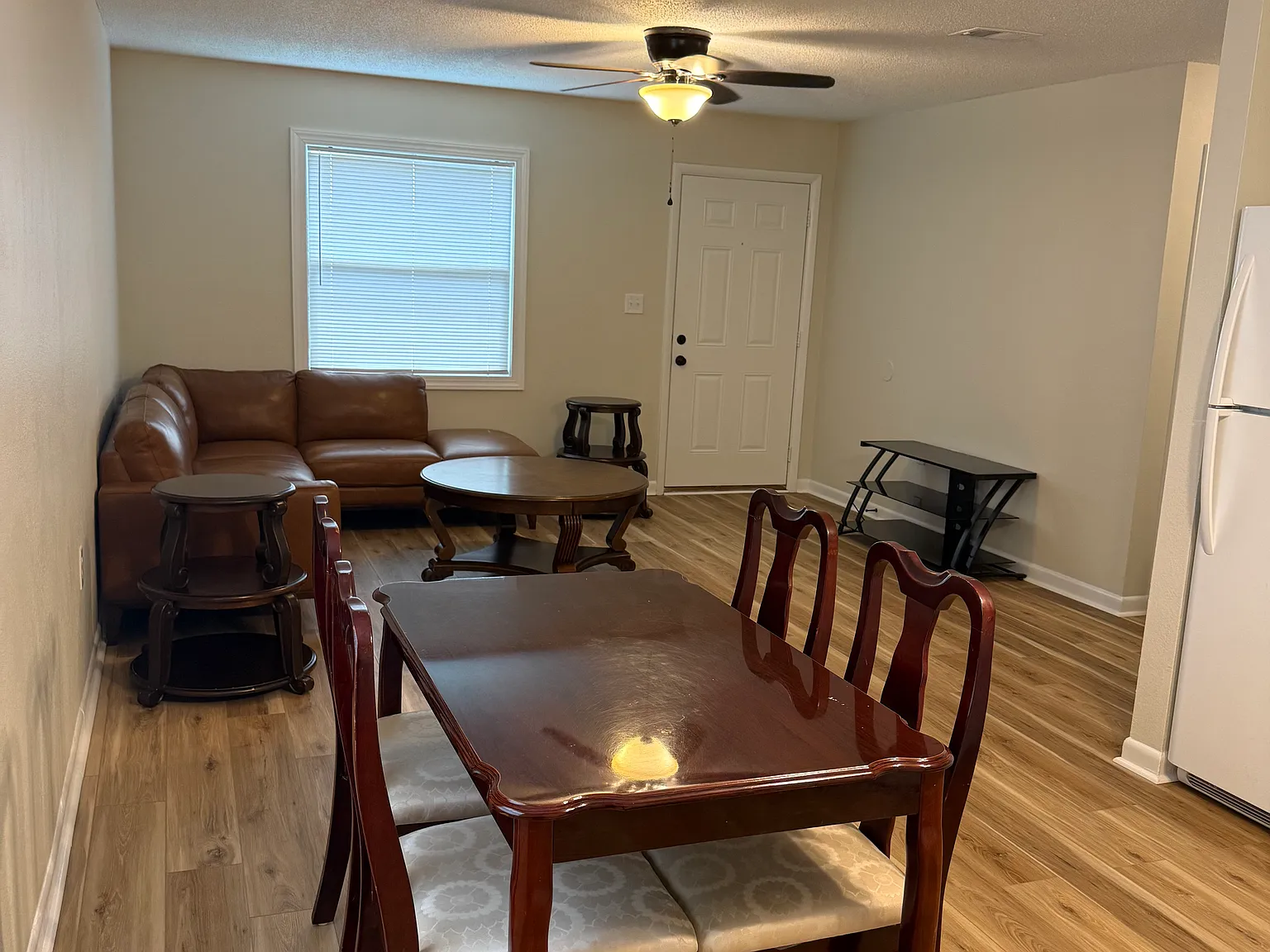 706 Shady Lane Dr — Photo 2