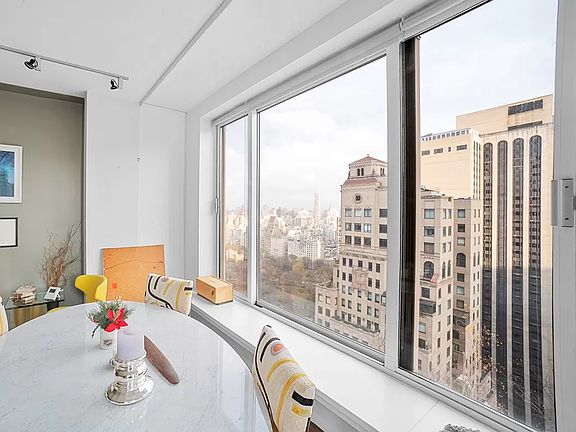 3rd image of 106 Central Park S APT 34B