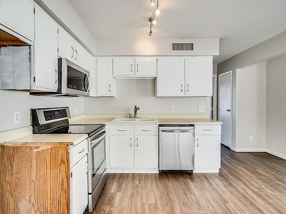 3rd image of 1535 N Horne Unit 37