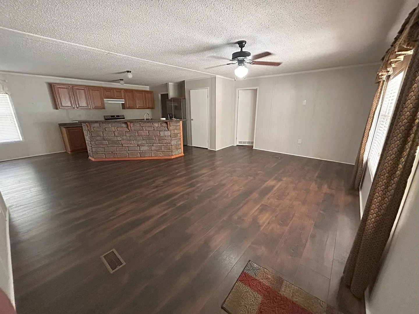 Immaculate 4BR Mobile Home in the heart of Knightsville for a mid October move! — Photo 2