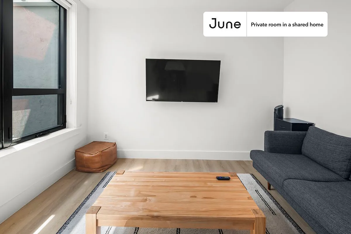 Full bedroom in 3 bed/2 bath home in Dupont Circle #1915 C — Photo 4