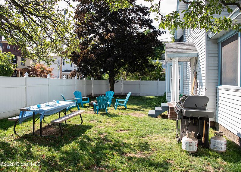5th image of 8 Stewart Avenue