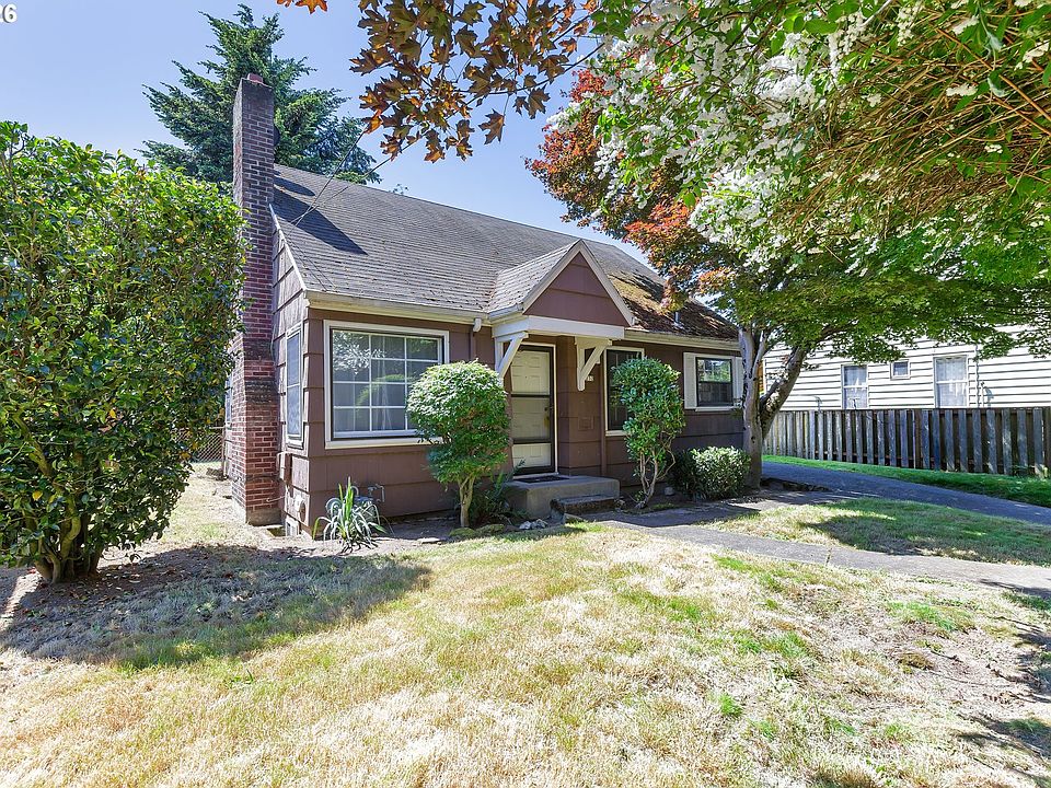 1st image of 232 NE Russet St