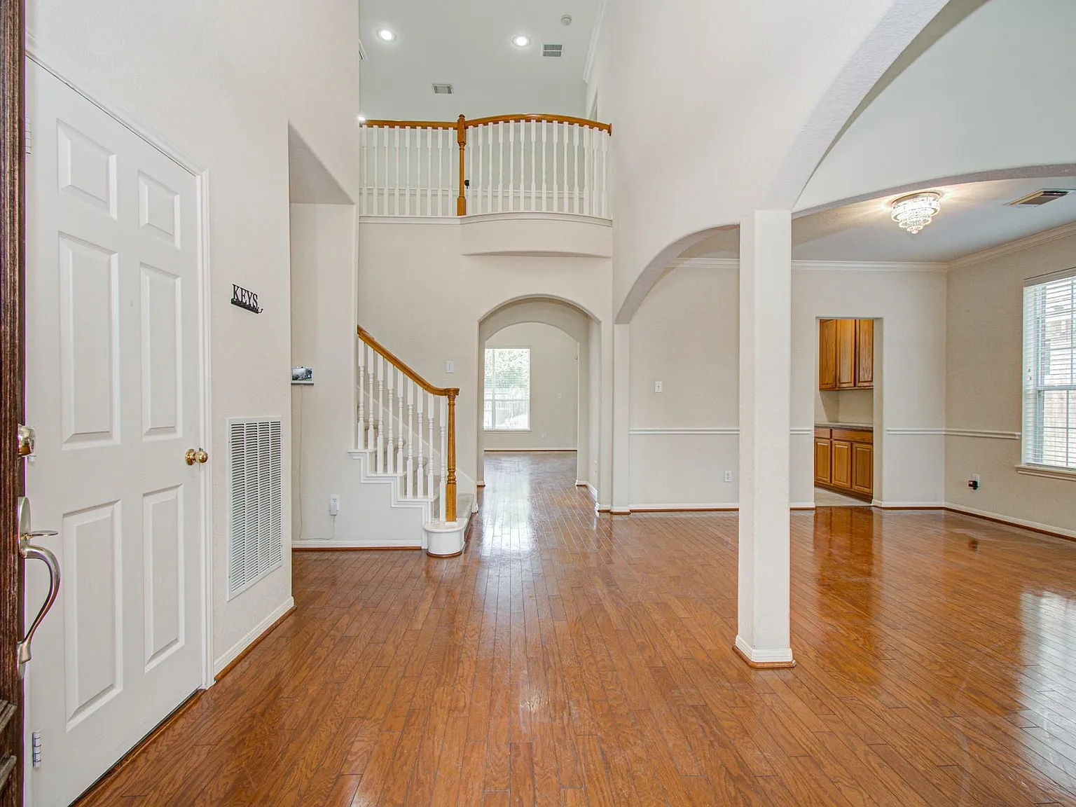 4 bed, 2.5 bath, 2871 sqft, $2,500 — Photo 4